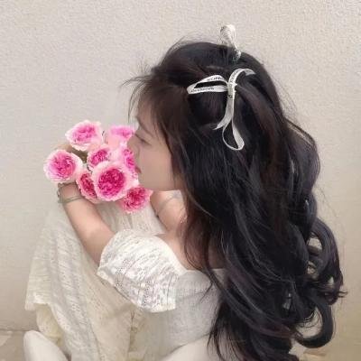 她来到我身边